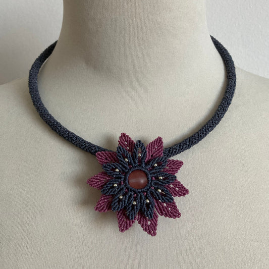 Midnight Flower | Necklace